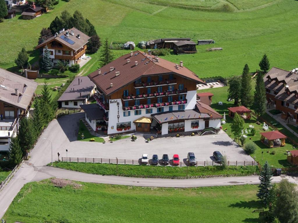 Park Hotel Mater Dei Pozza di Fassa Exterior photo
